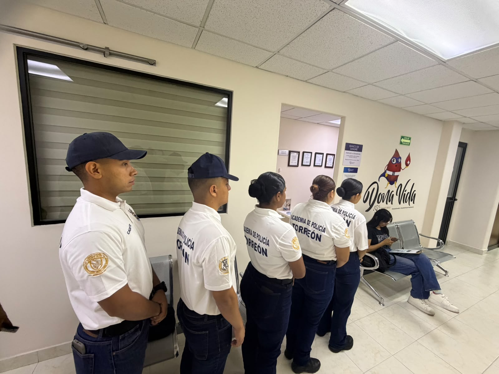 Cadetes de la Academia de Policía de Torreón donan sangre tras ataque